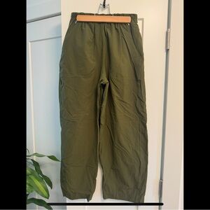 Lululemon Lightweight Mid-Rise Barrel-Leg Cropped Pant in Ether Green, Size 4